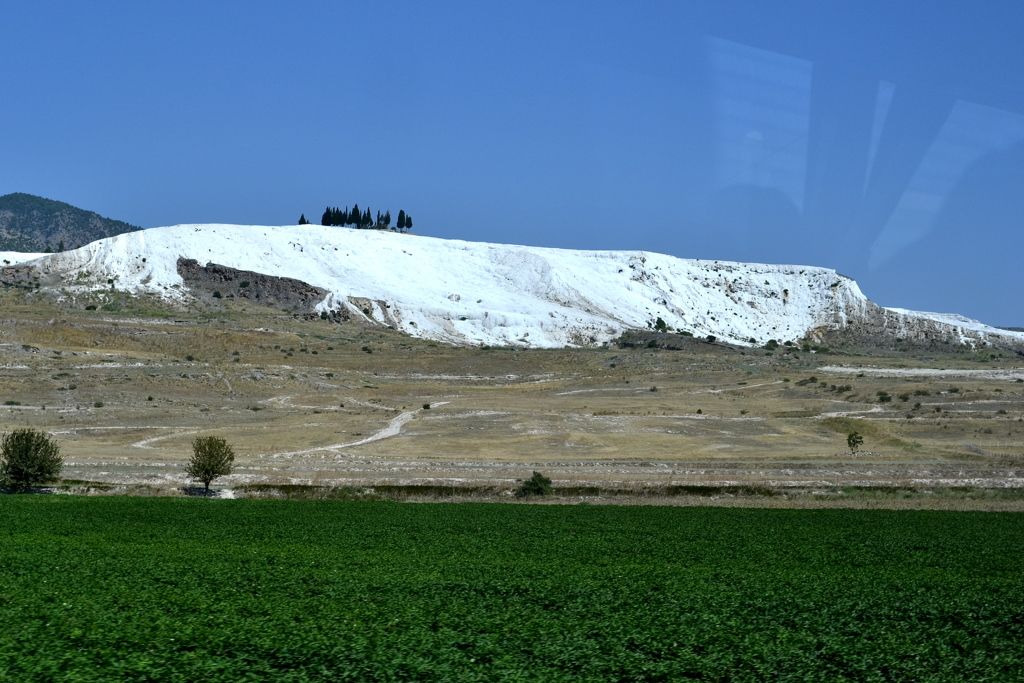 Pamukkale 01　遠望する石灰棚