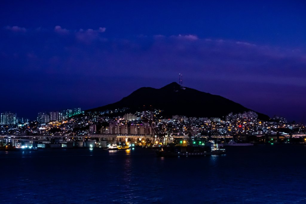 釜山港宵闇