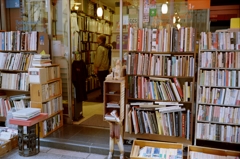 物色中