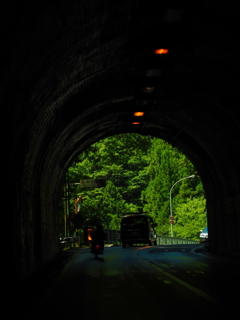 トンネルの向こう。