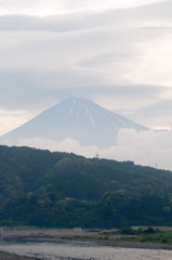 雲隠れの富士①　D90撮影