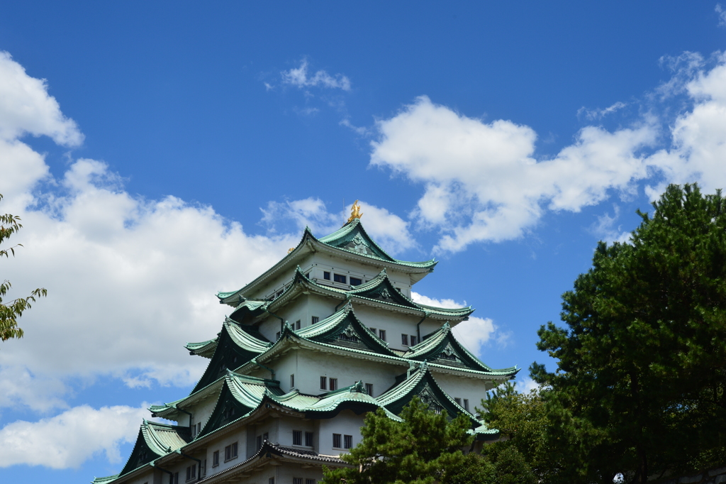 名古屋城と青空