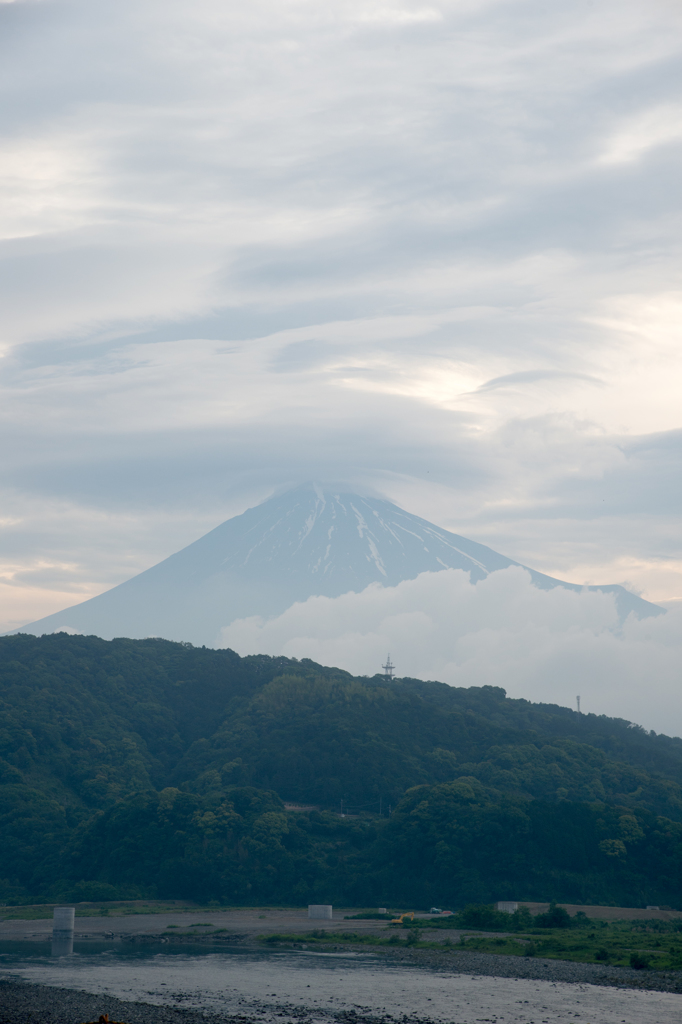 雲隠れの富士①　Dｆ撮影