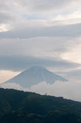 雲隠れの富士②　D90撮影