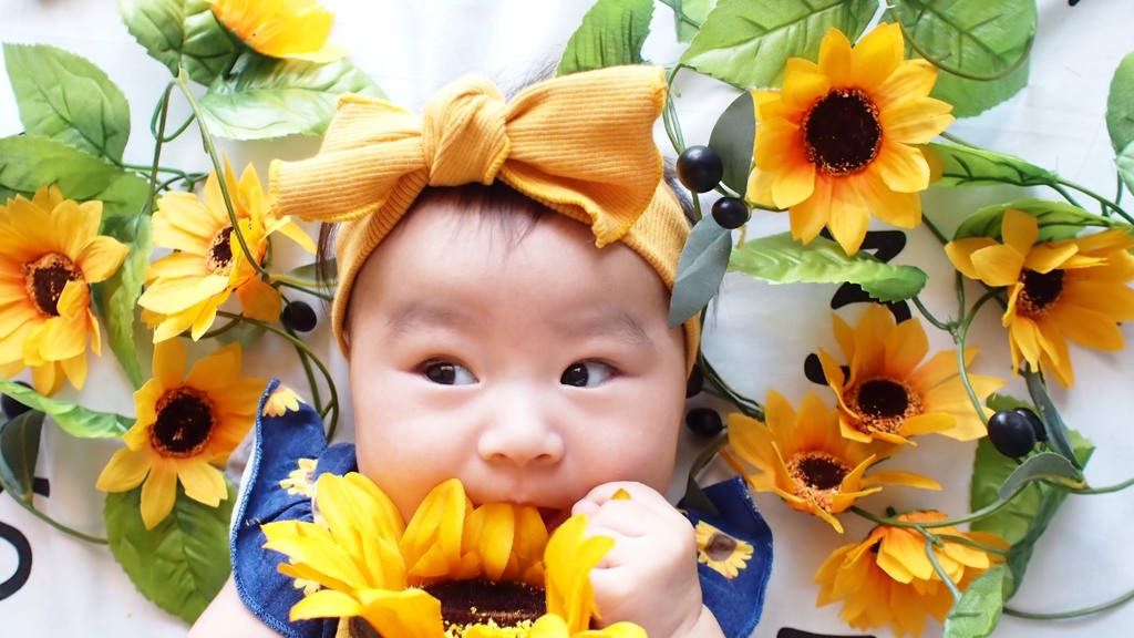 SUN FIOWER GIRL