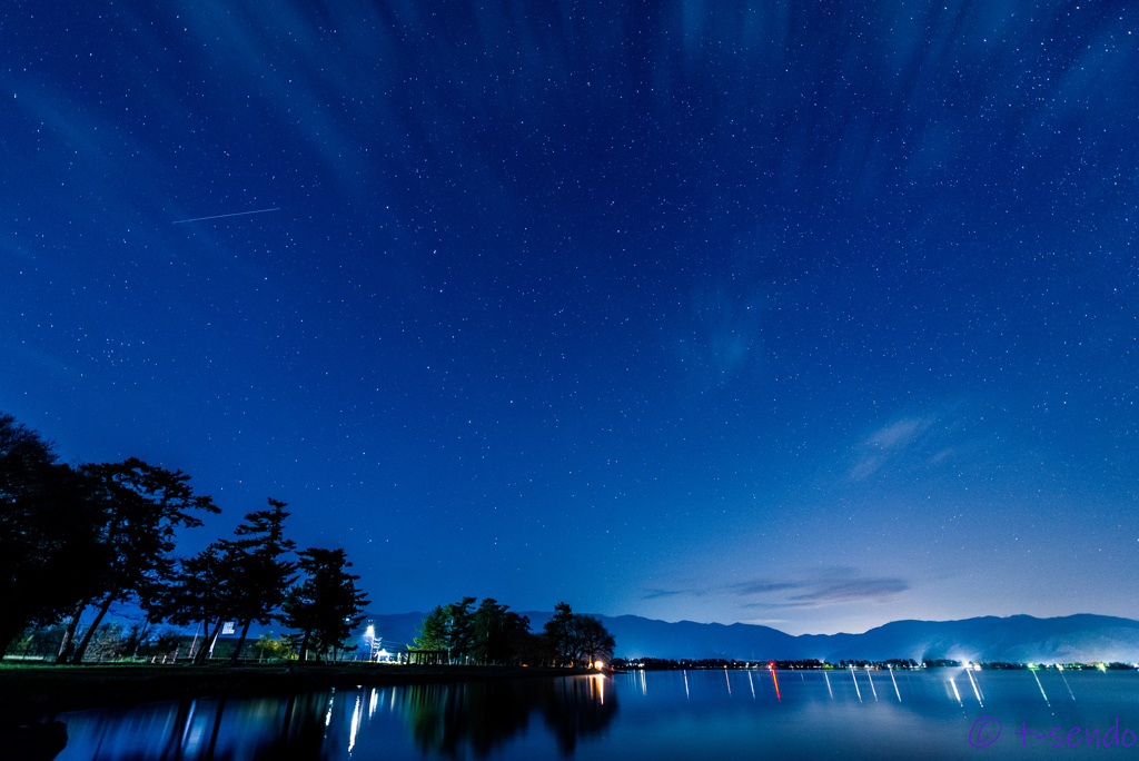 琵琶湖の星空