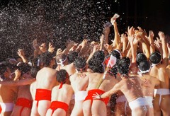 裸祭り　どやどや