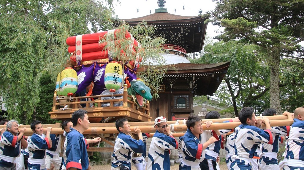カエルの神輿