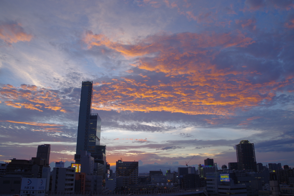 雨の前の夕焼け