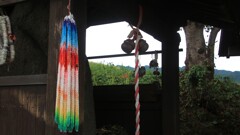 明日香村の弥勒石の祠