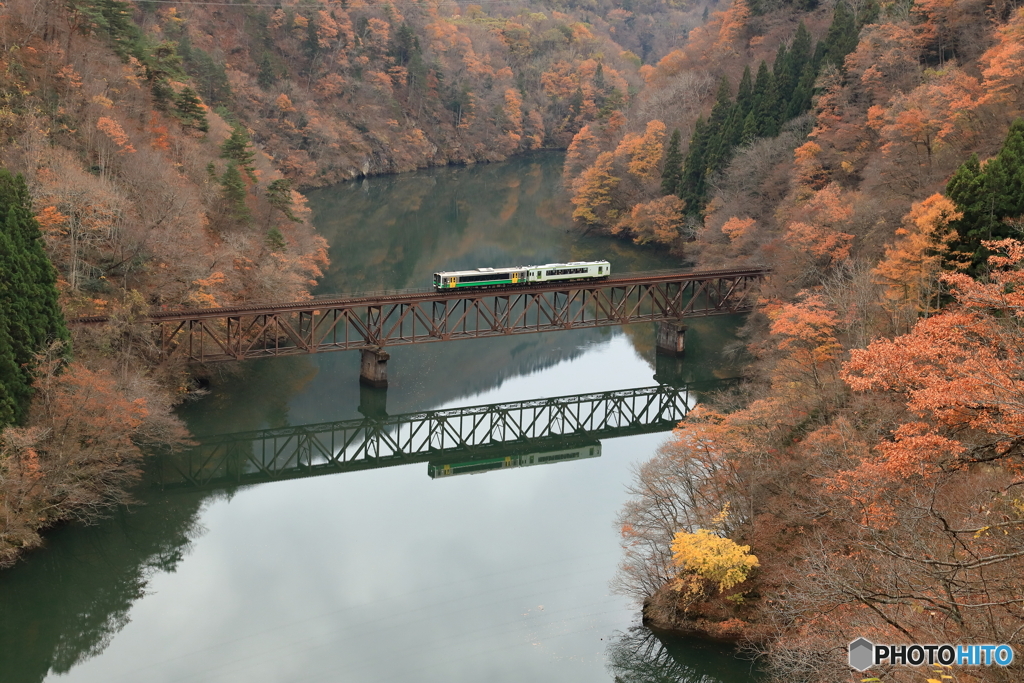 晩秋の只見川第3橋梁