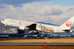 伊丹スカイパーク JAL B767-300 Celebration Expres