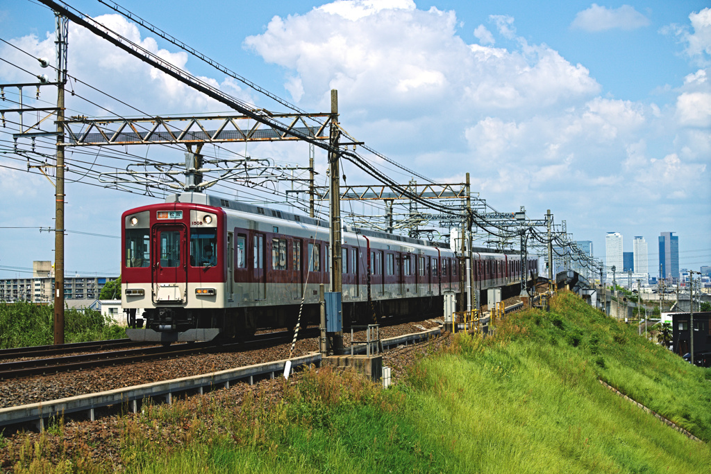 名駅ビル群をバックに！