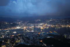 雨雲迫る