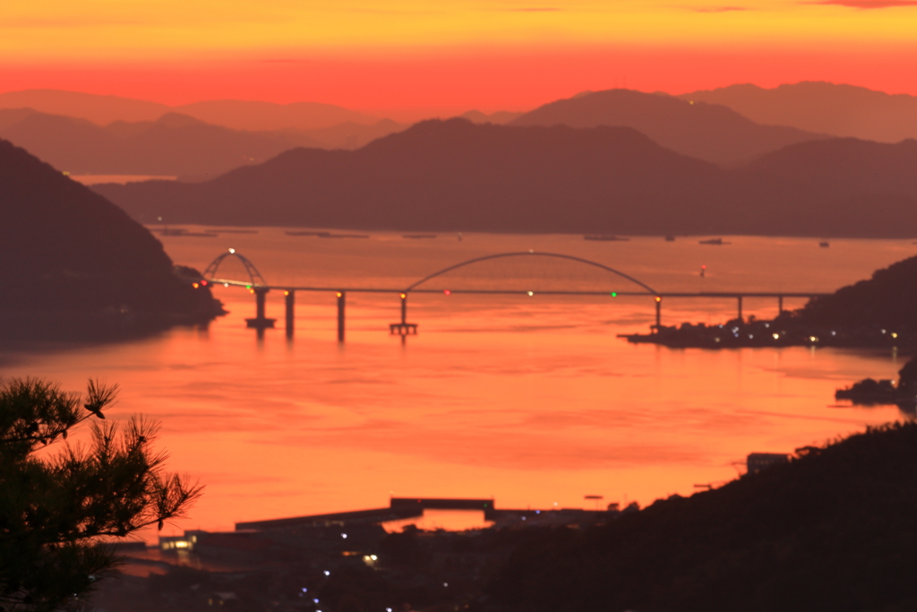 内海大橋と夕景