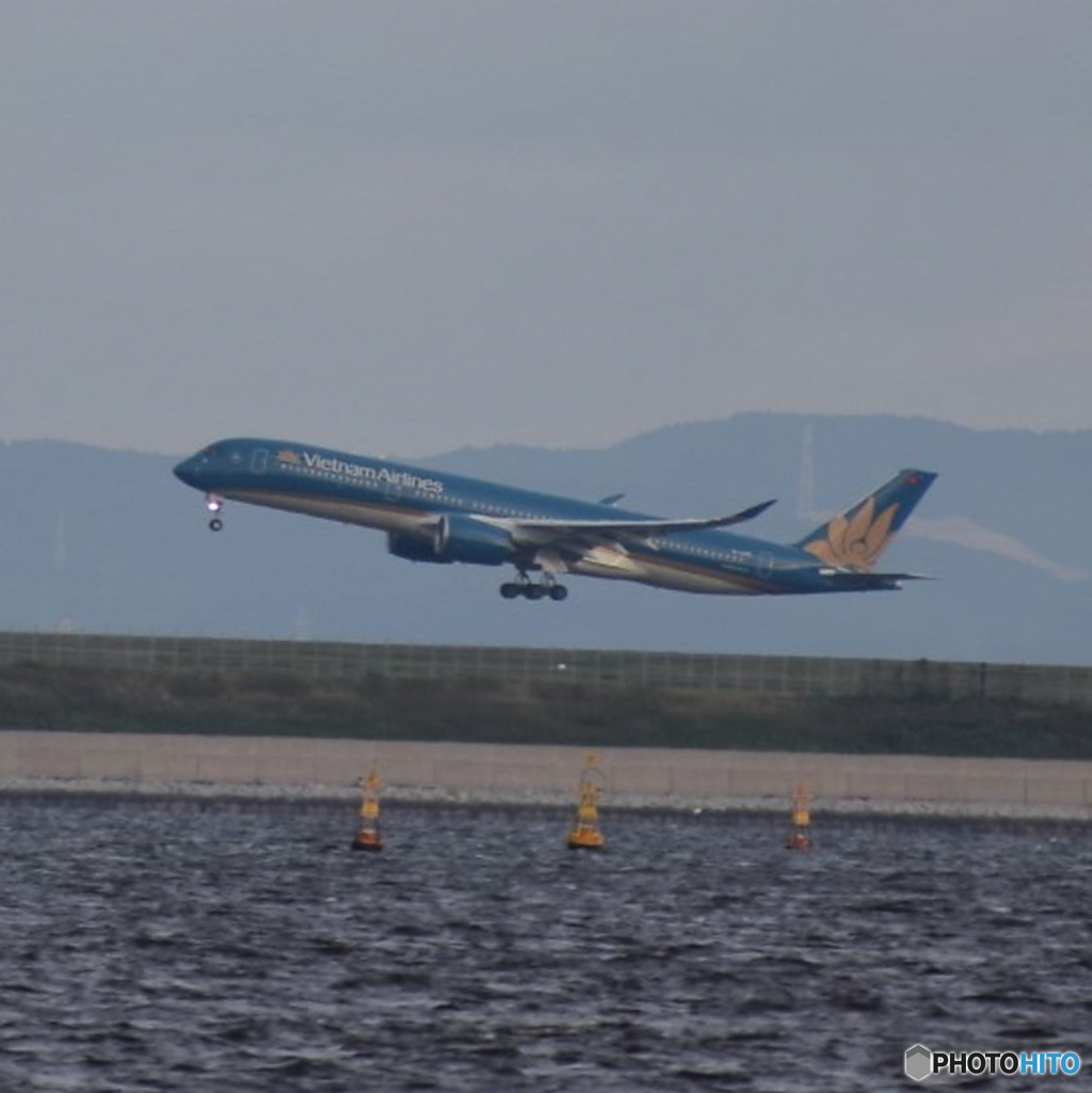 ベトナム航空機離陸中