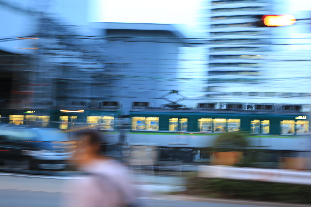 80並走電車