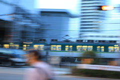 80並走電車