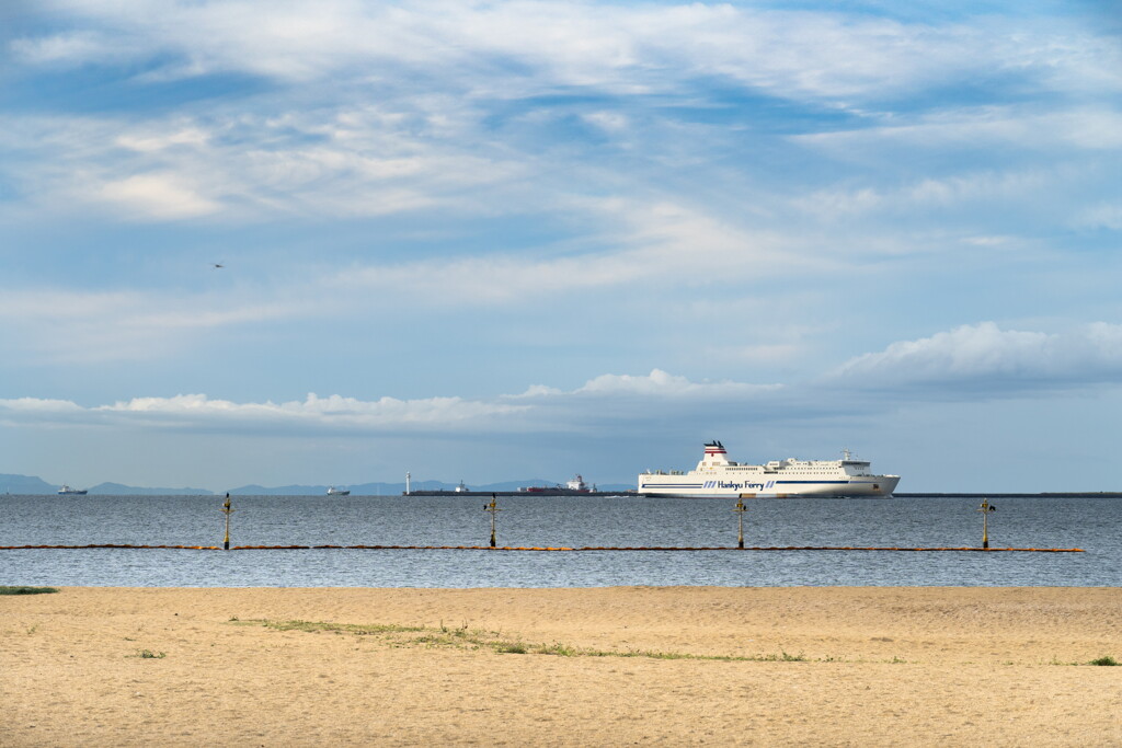 砂浜とフェリー