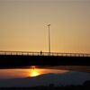 夕陽に照らされ神代橋