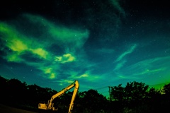 夜空とショベルカー