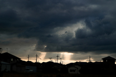 雨上がりの光芒