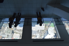逆さに