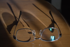 眼鏡はみている