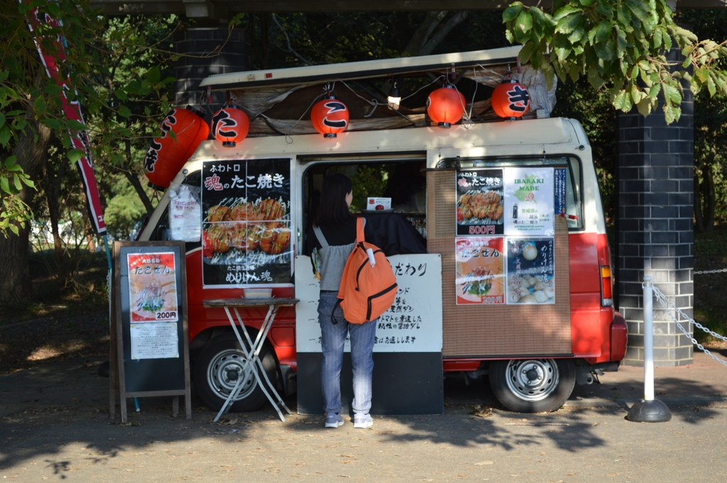 日陰のたこ焼き屋さん