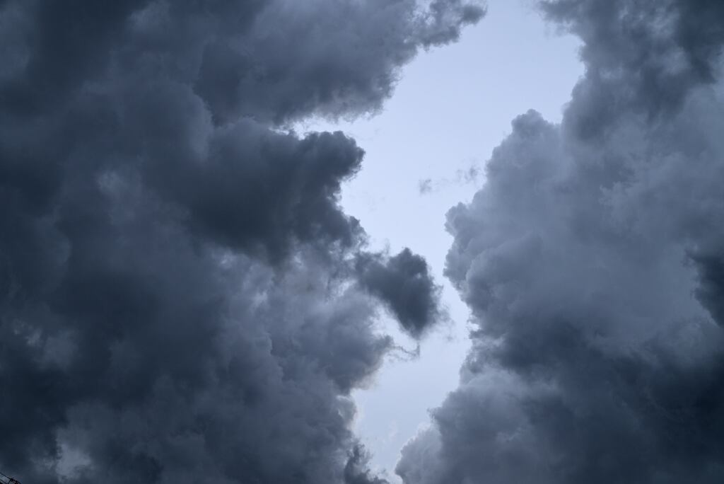 暗雲の裂け目