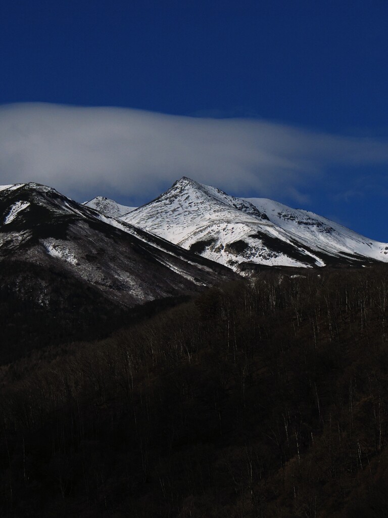 雲を頂く乗鞍岳