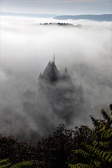 雲海に現れる古城