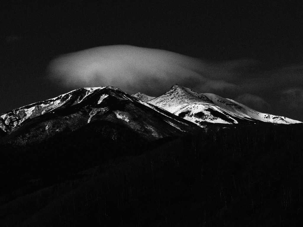 雲を頂く乗鞍岳