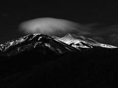 雲を頂く乗鞍岳