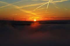 雲海の向こうに上る朝日