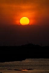 山脈に去る夕陽