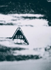 雨に映る指示