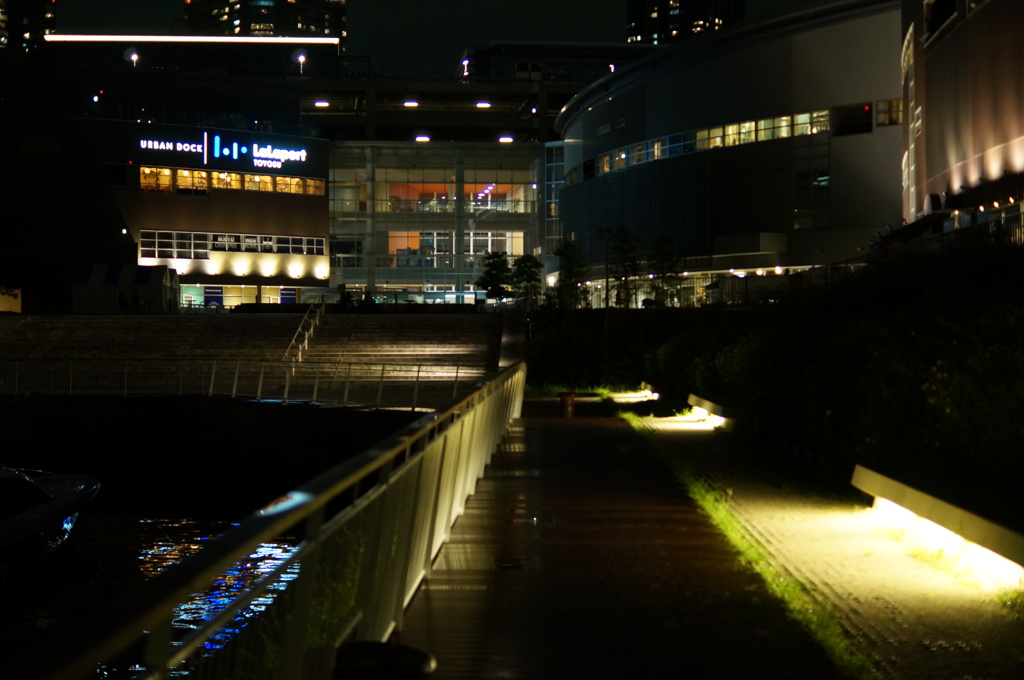 雨上がりの夜