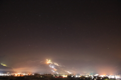 星と冷気に包まれる村