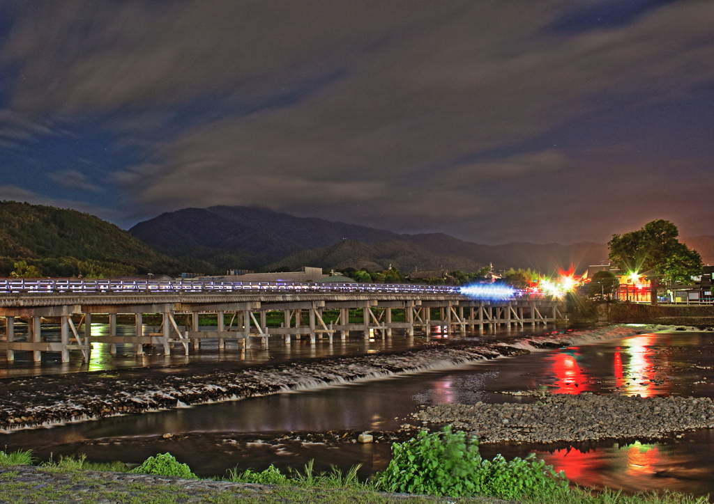 夜の渡月橋
