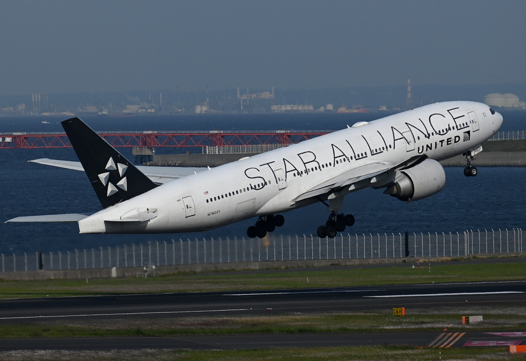 Star Alliance (United) B777-224/ER