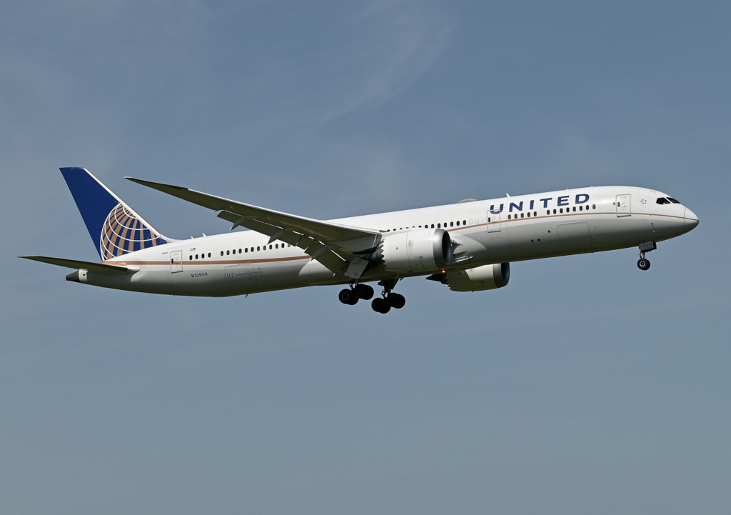 United Airlines B787-9