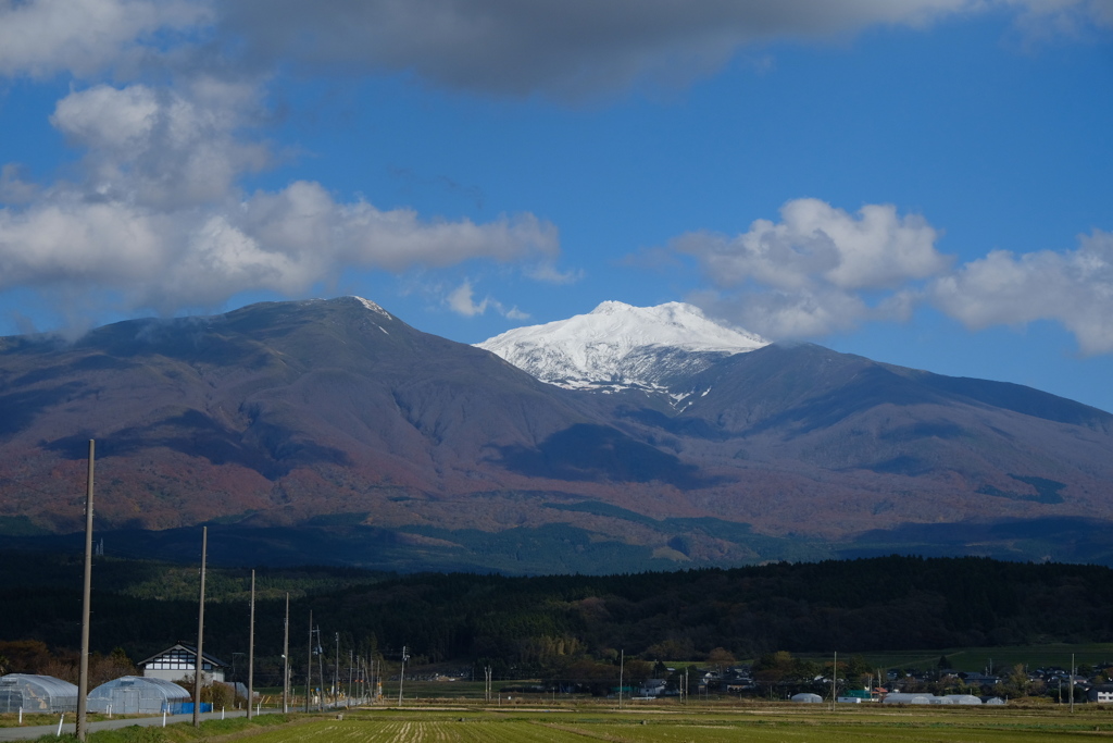 冠雪の鳥海山