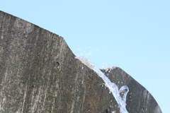 荒ぶる噴水の水1