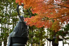 後ろ姿と紅葉