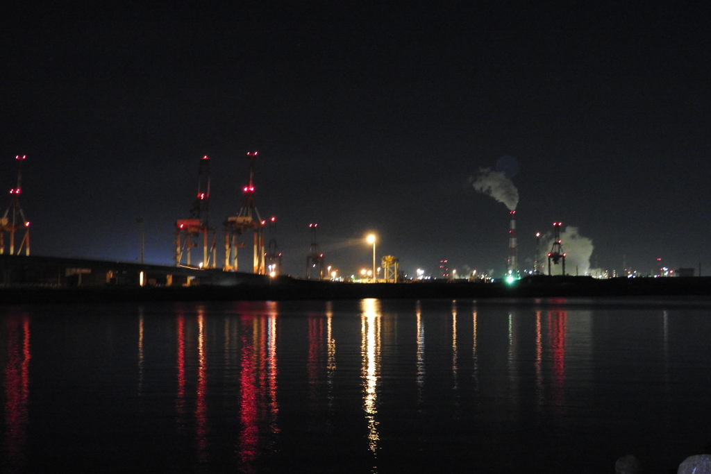 夜明け前の港