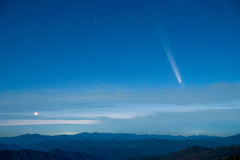 宵の明星と箒星