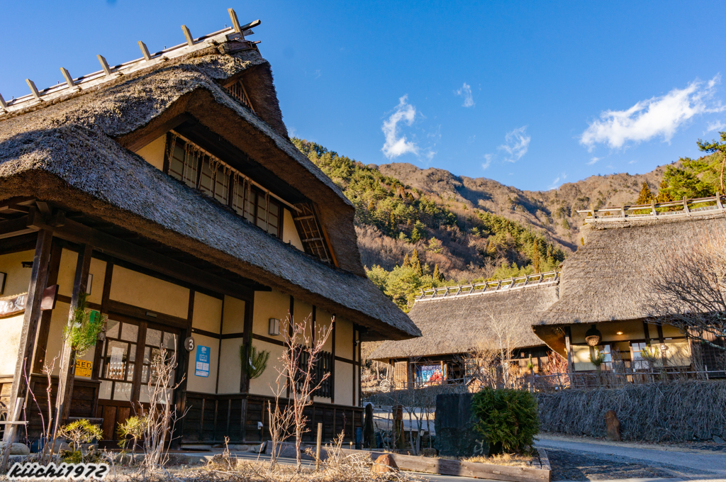 茅葺き屋根の家（西湖いやしの里根場）