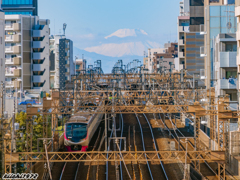 幡ヶ谷駅近くの歩道橋から見た富士山