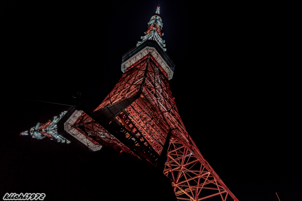 ２本に分かれてる東京タワー